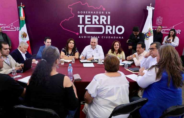 Bedolla atiende solicitudes ciudadanas de educación, salud y campo en Venustiano Carranza