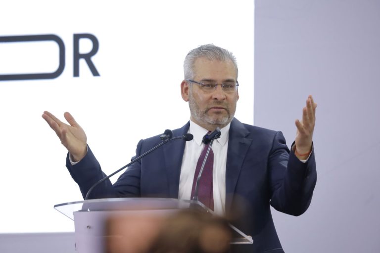 Detrás del frente sindical está el aumento a transporte dice gobernador