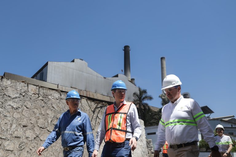 Visita Alfonso Martínez ingenio de azúcar en Santa Clara, Tocumbo
