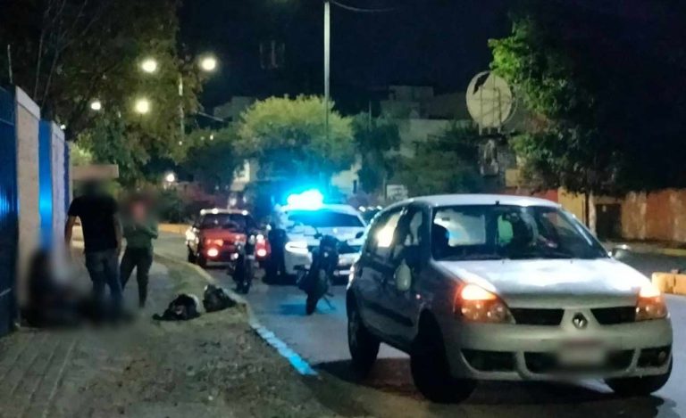 Auto y moto protagonizan choque; hay un herido