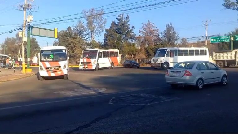 Comienzan a retirar bloqueos transportistas del COMIT, pero no hay servicio a usuarios