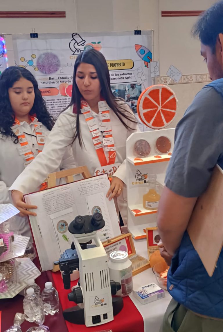 Estudiantes del Cecytem compiten en concurso estatal científico