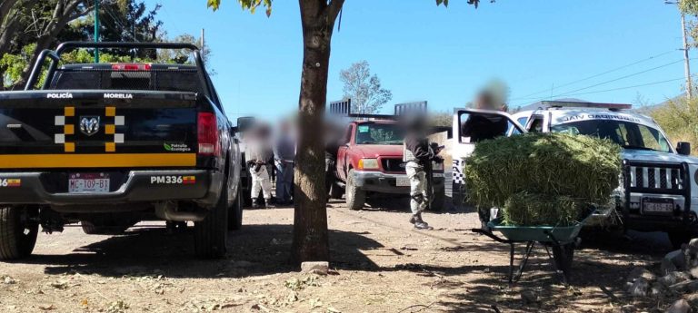 Chocan 2 camionetas en la avenida Cointzio de Morelia