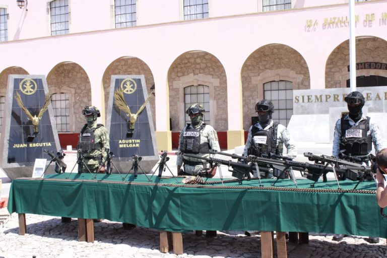 Equipa DEFENSA a 21/a Zona Militar con nuevo armamento de élite y de alto alcance para reforzar batallones y unidades