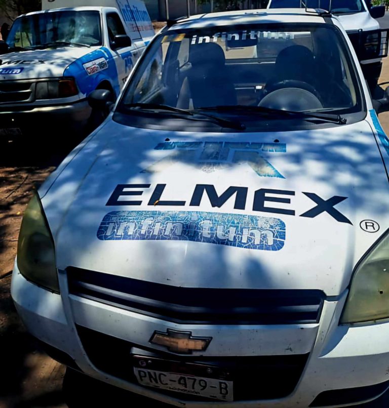 Empistolados retienen a empleados de Telmex y les roban una camioneta, en Apatzingán