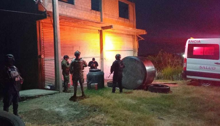 Hombre muere ahogado en un barril con agua en Lázaro Cárdenas