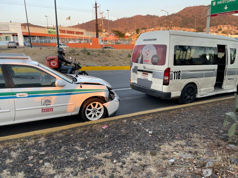 Choca taxi contra combi en el libramiento oriente de Morelia; hay 2 heridos