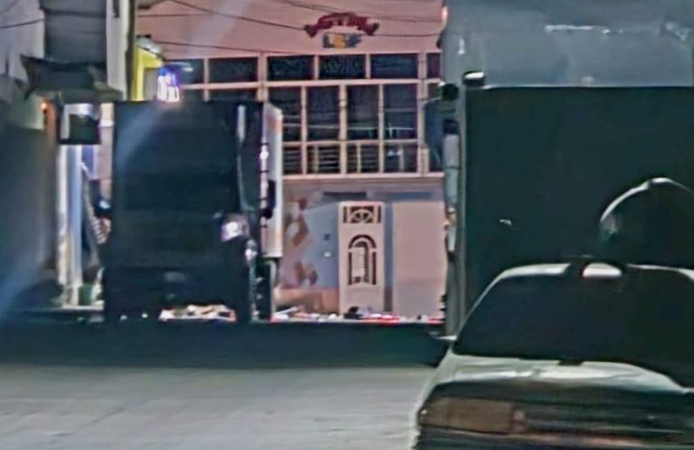 Una mujer abatida y tres heridos, saldo de balacera en San Juan Nuevo