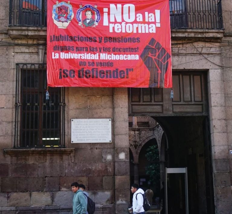 Alumnos de la Universidad Michoacana exigen clases y que rectoría deje de mentir