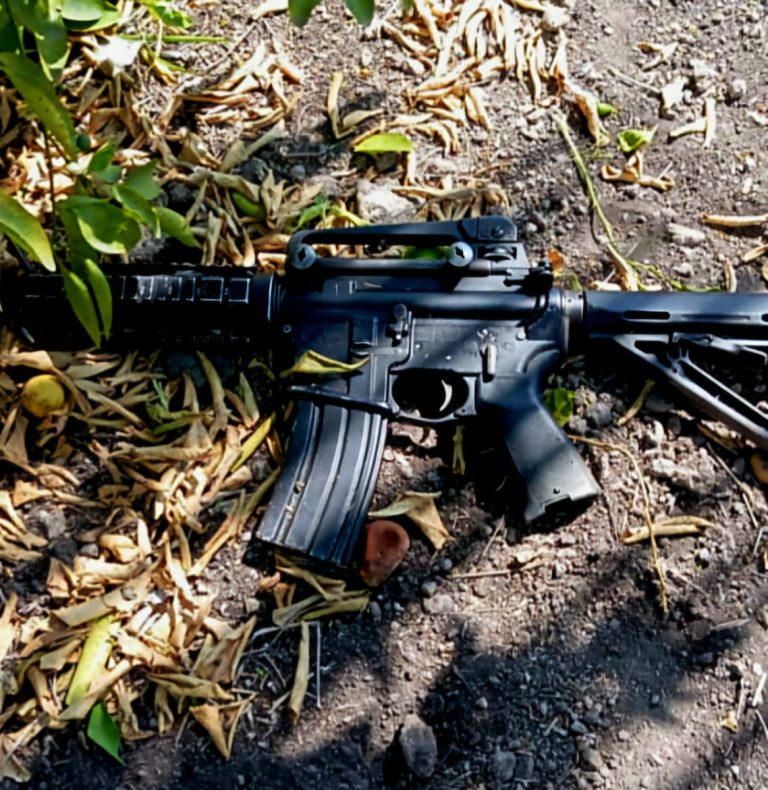 Venezolana detenida tras enfrentarse a tiros contra soldados y policías, en Apatzingán 