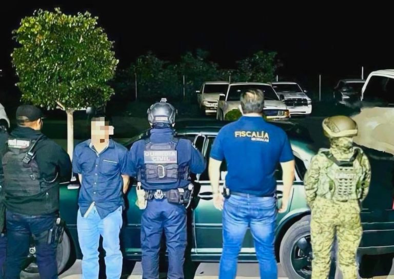 Detienen a dos hombres con órdenes de aprehensión por secuestro y homicidio
