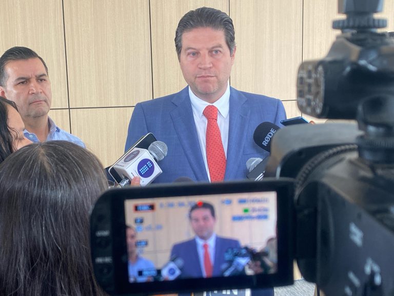 Respalda Alfonso Martínez al arzobispo Carlos Garfias