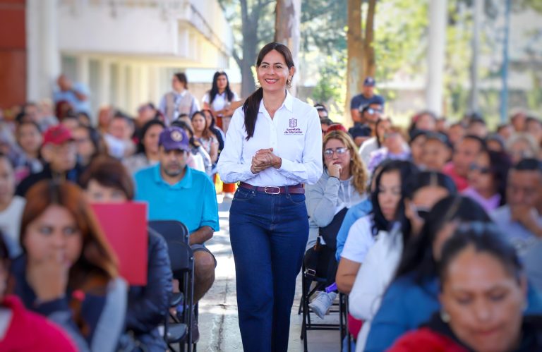 En abril se completa entrega de tarjetas de beca Rita Cetina: SEE
