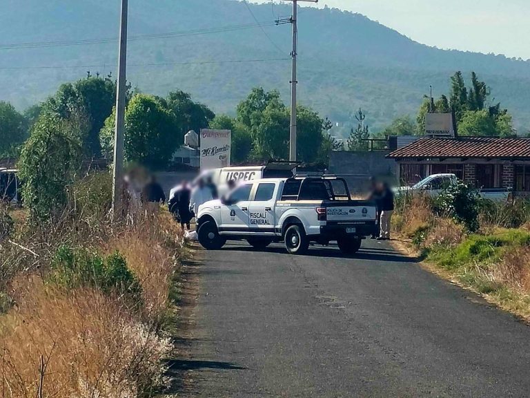 Hallan a mujer ejecutada a balazos en el camino Ramal-San Antonio Coapa, Morelia 