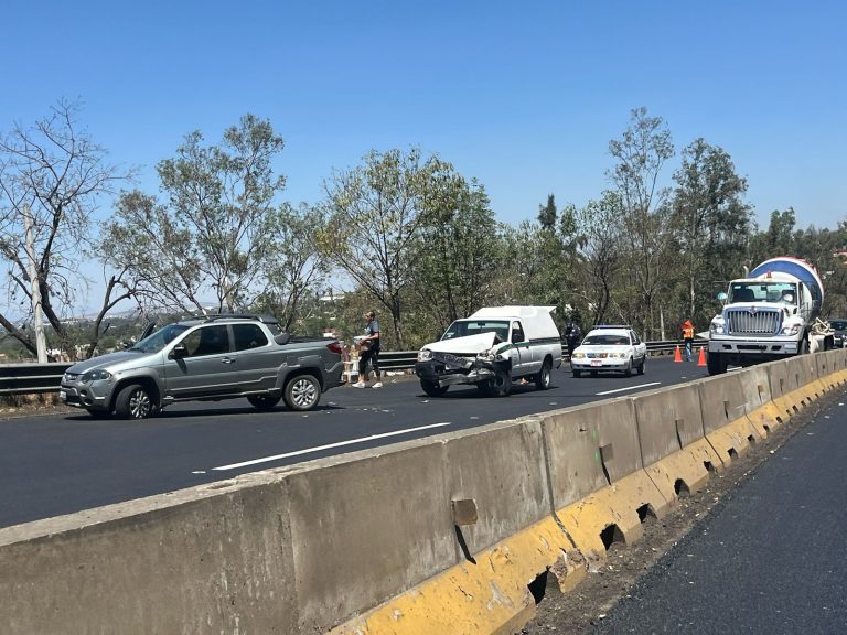 Chocan 2 vehículos en la Morelia-Pátzcuaro