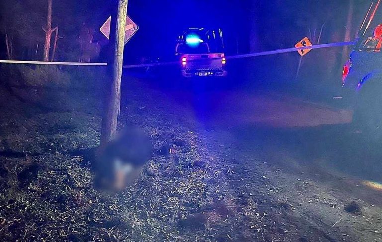 Joven perece al derrapar su moto y chocar en un poste