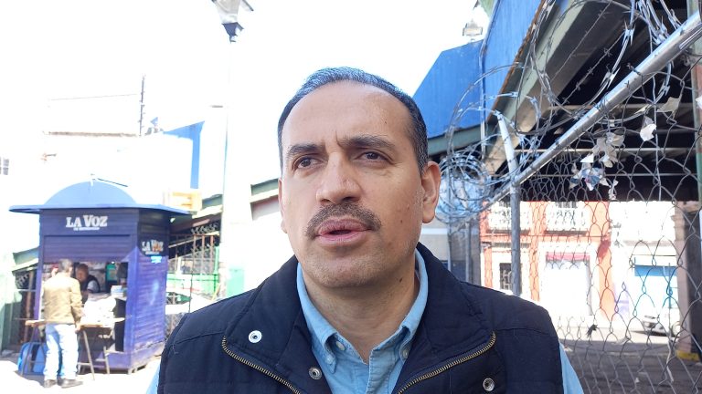 Alerta secretario de Salud intentos de extorsión a su nombre