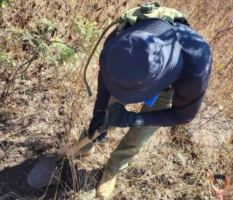 Localizan cadáver de mujer y una osamenta, en fosas del Cerro de La Cruz de Jacona