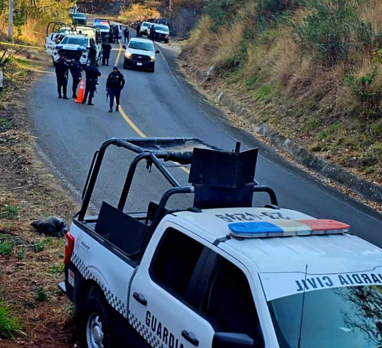 Localizan cadáver torturado a un costado de la carretera libre Uruapan-Gabriel Zamora