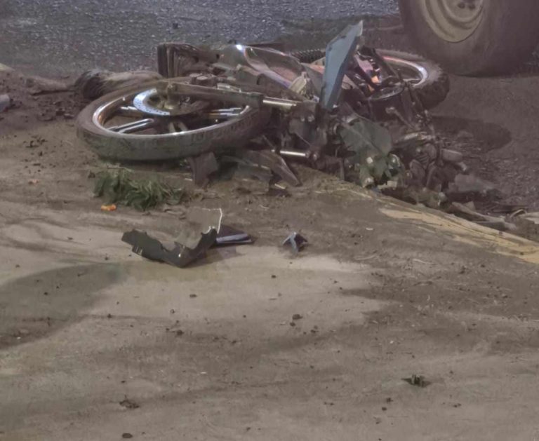 Muere en una clínica joven que fue embestido por camioneta, en Apatzingán