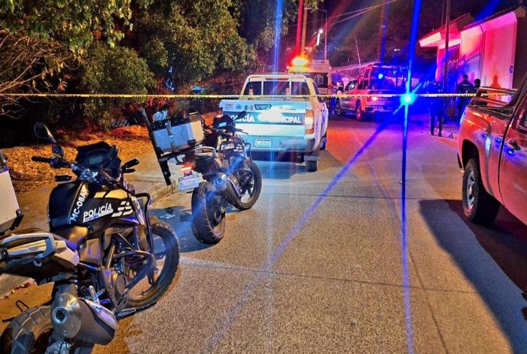 Pistoleros irrumpen en vivienda de Uruapan y matan a un hombre