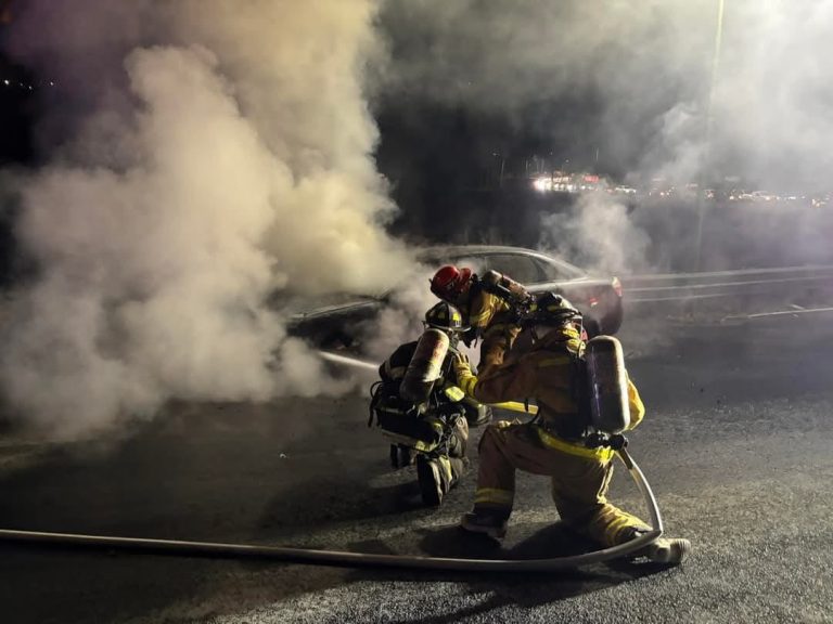 Sin víctimas tras incendio de vehículo en el Ramal Camelinas