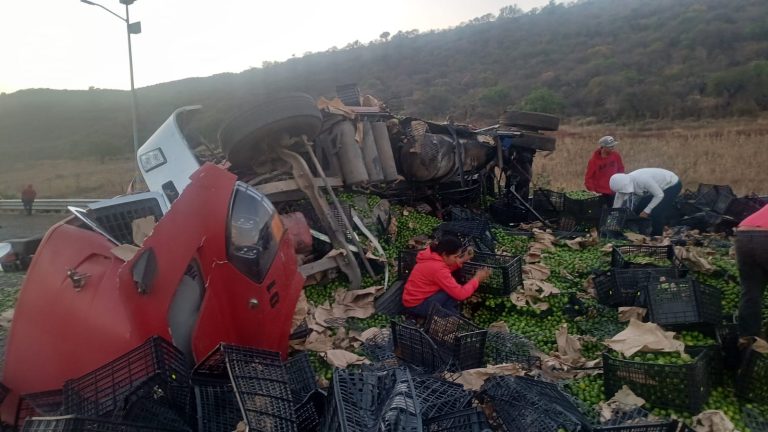 Se accidentan tráileres, en Copándaro y Arteaga