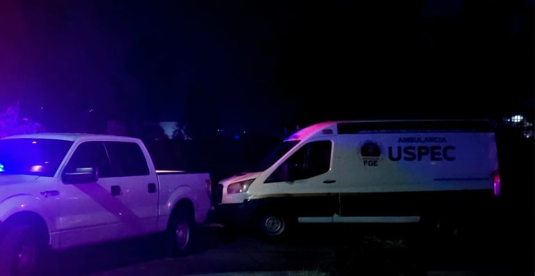 Hallan cuerpo envuelto en una cobija en Apatzingán