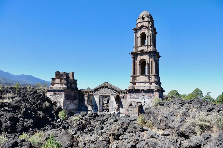 ¡Semana Santa misteriosa! Descubre las iglesias semihundidas de Michoacán