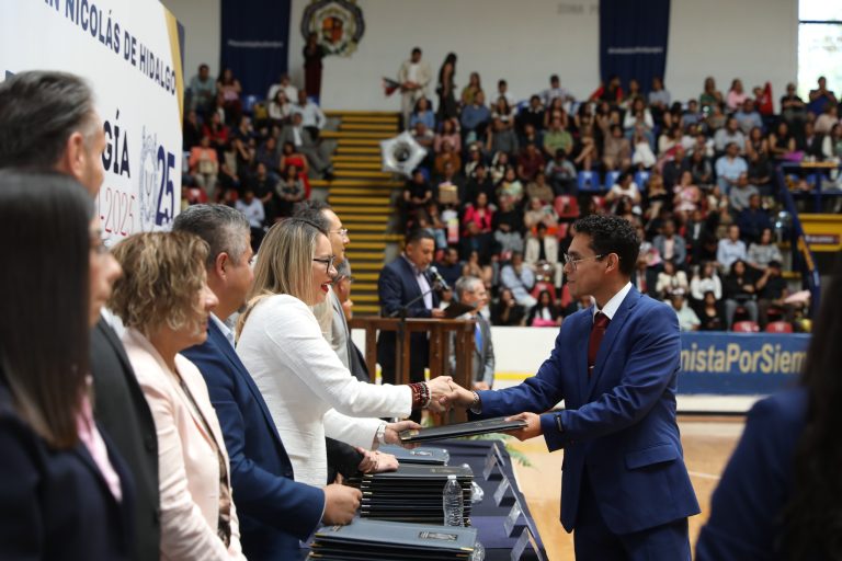 Trabajemos por una sociedad más justa e igualitaria, convoca Yarabí Ávila a egresados de Psicología