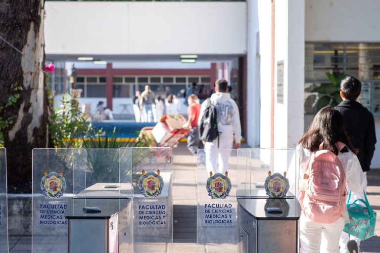 Ingreso a la Licenciatura como Médico Cirujano de la UMSNH, únicamente través del mérito académico