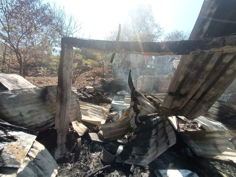 Sujeto le prende fuego a vivienda y huye