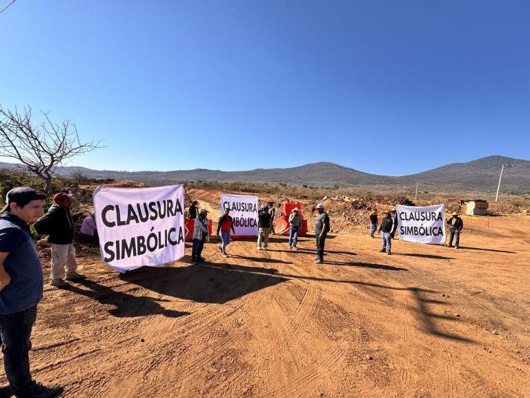 Ejidatarios de San Nicolás Obispo, realizan clausura simbólica en obra del segundo anillo Periférico