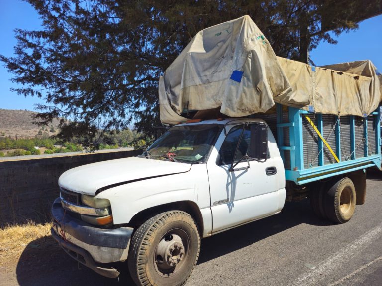 Halla GC camioneta robada a la orilla de la Pátzcuaro-Morelia