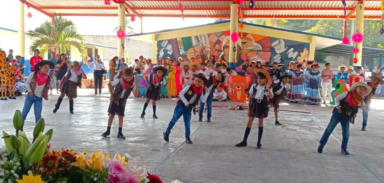 Escuelas de Michoacán dan la bienvenida a la primavera