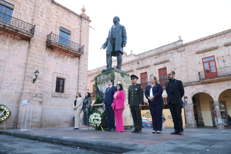 Conmemora Ayuntamiento el Natalicio de Benito Juárez