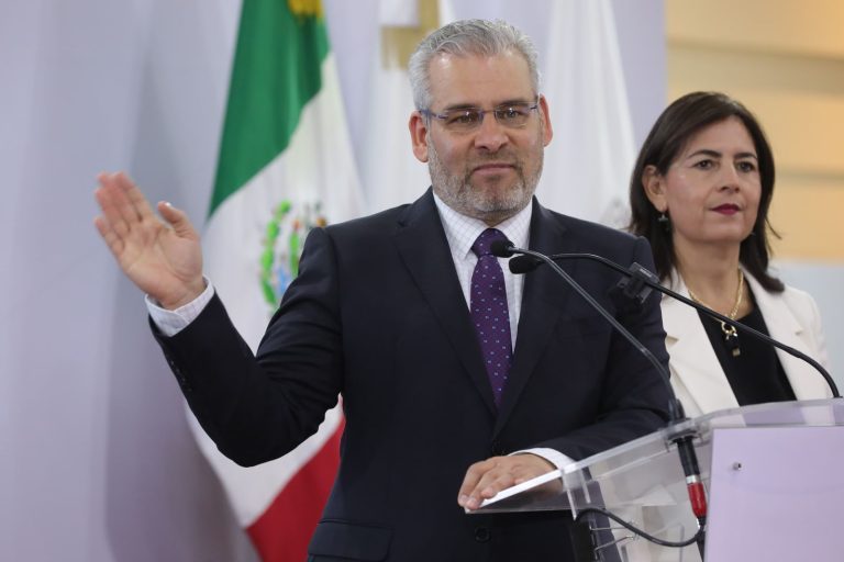 Sí hay fosas pero no campo de adiestramiento como en Jalisco, reitera gobernador