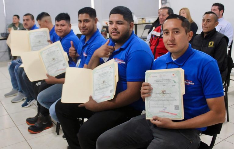 Certifican a 44 nuevos operadores de carga federal