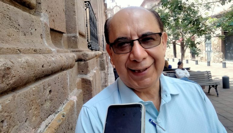 Medio millón de pesos costará a empresarios borrar pintas tras marcha feminista