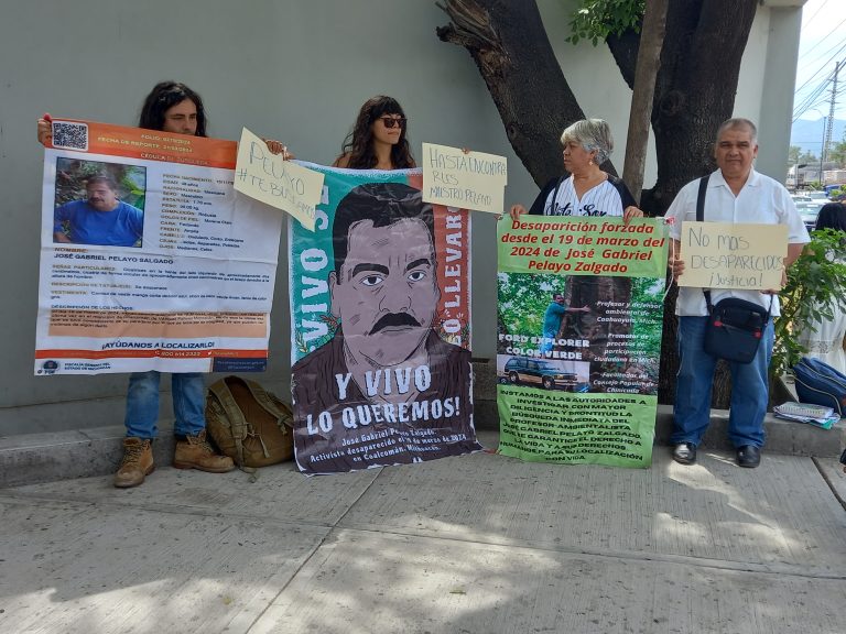 Denuncian familiares de maestro desaparecido en Coalcomán poco avance en la investigación