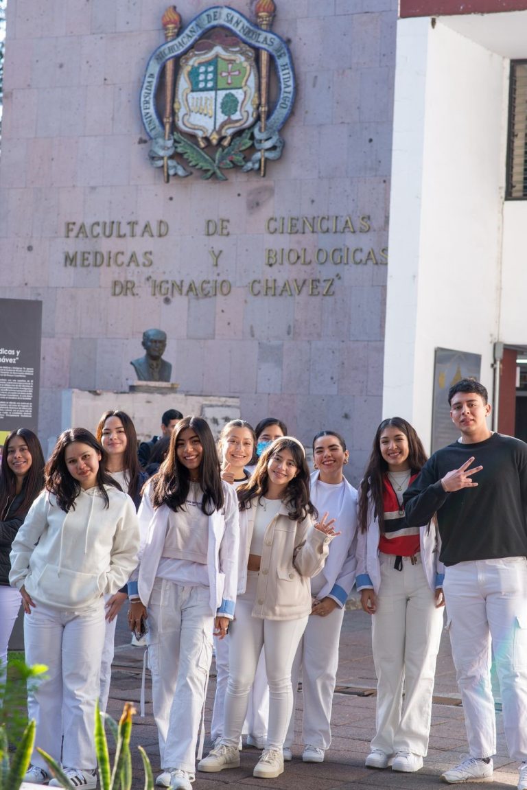 Licenciatura como Médico Cirujano que se oferta en UMSNH garantiza la formación de calidad de sus estudiantes