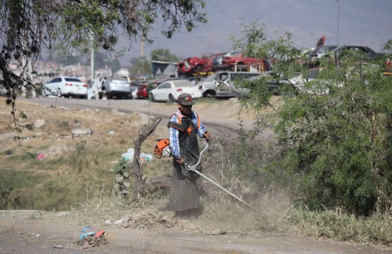 Gobierno de Morelia atiende con limpieza integral la Avenida Miguel Hidalgo y Oriente 6