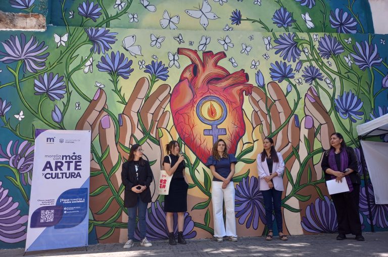 Restauran el mural «Latidos en resistencia», en la Plaza de la Paz en Morelia