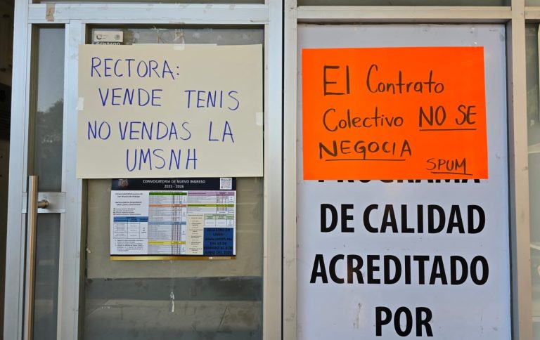 Profesores inician paro de brazos caídos en UMSNH, desoyen petición de rectoría para dialogar