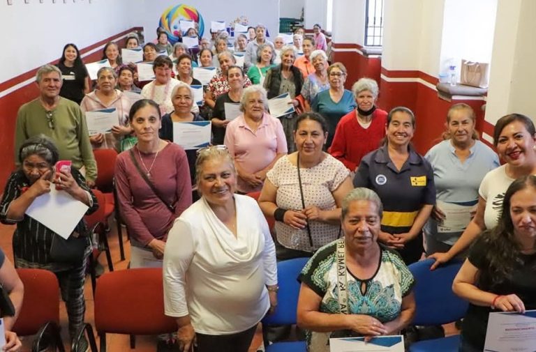 Brinda Gobierno de Quiroga conferencia Empoderamiento de la Mujer Adulta Mayor