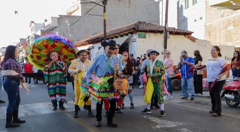 Desfile de Martes de Carnaval en Quiroga, estallido de color y tradición