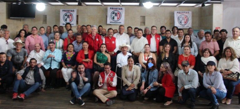En conmemoración del 96 aniversario del PRI, militantes demandan democracia interna y justicia para todos