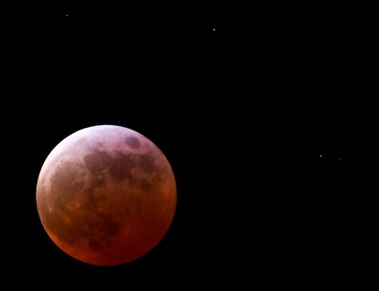 Celebró la UNAM Morelia noche de puertas abiertas para observar eclipse lunar