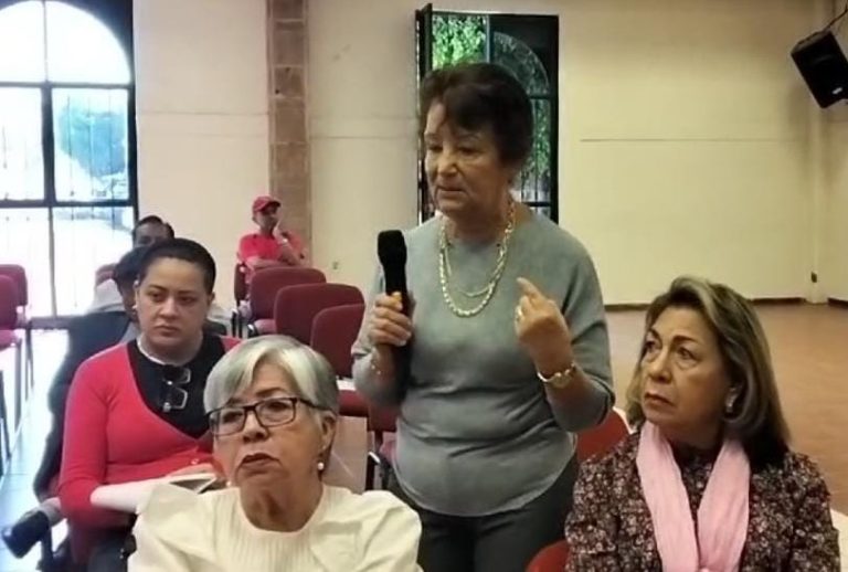 Viudas de profesores universitarios reclaman pagos retrasados
