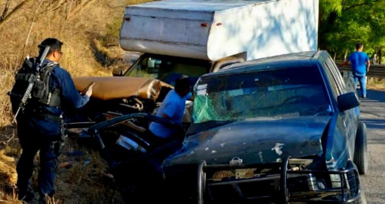 Accidente vehicular en la carretera Lázaro Cárdenas-Arteaga deja una mujer lesionada